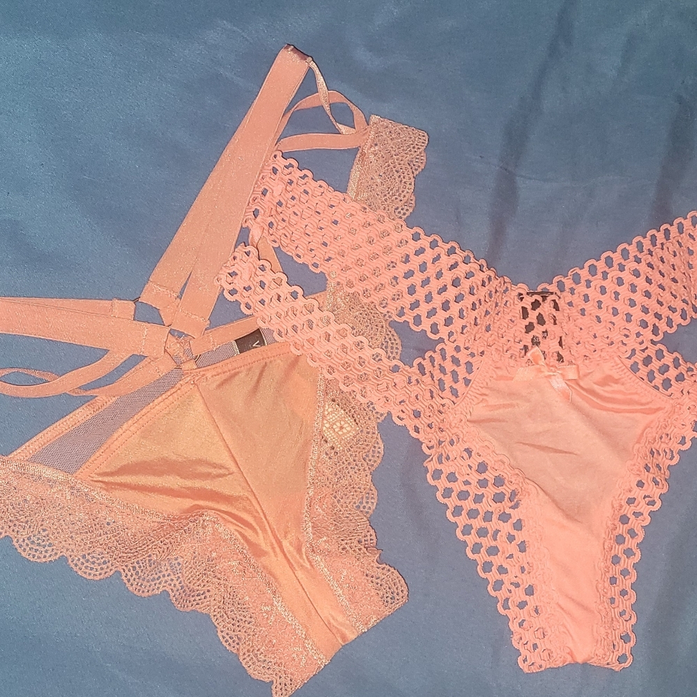 2 Cut-Out Cheeky Panties